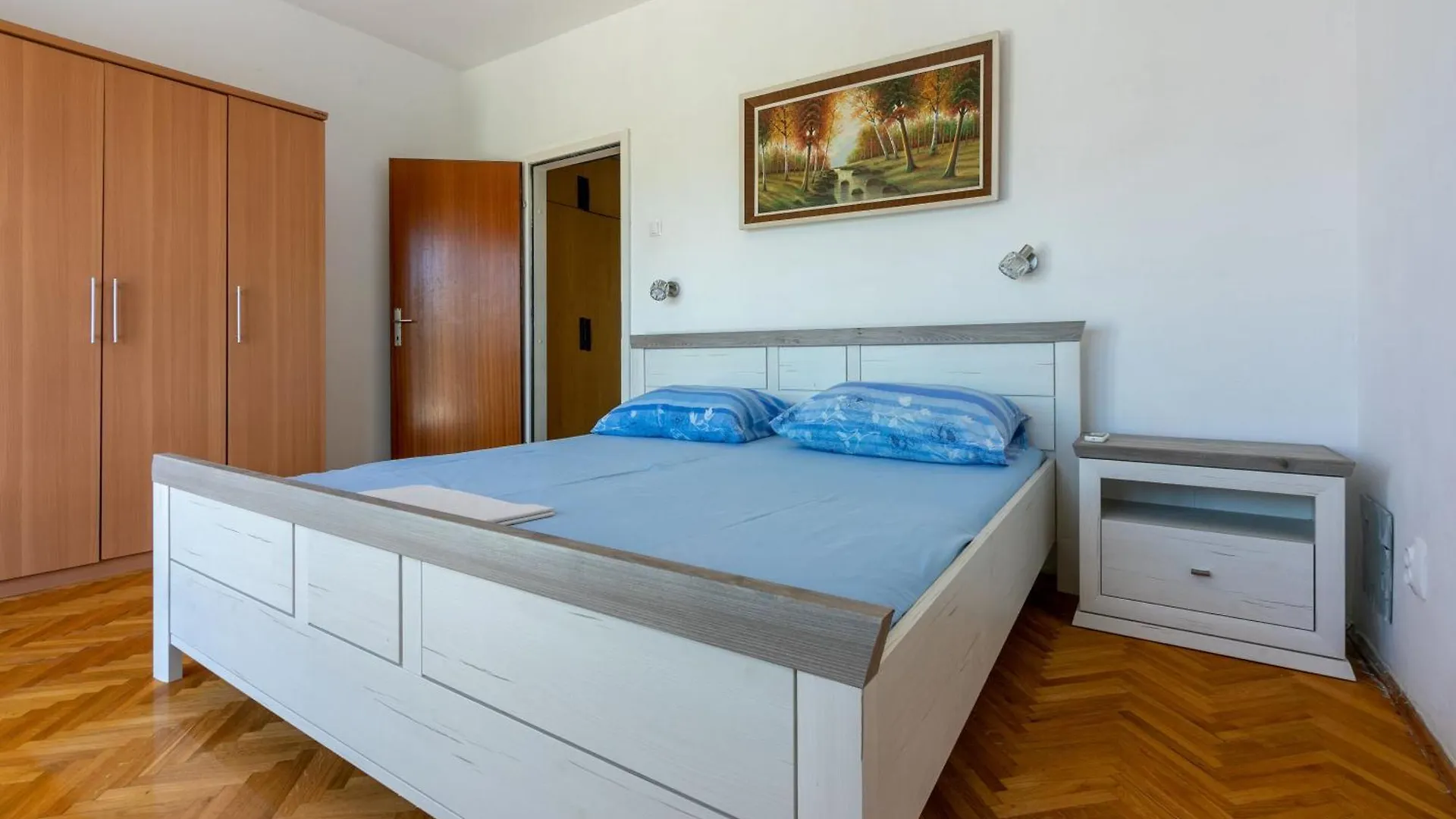 Apartments Mare Πούλα 0*,  Κροατία