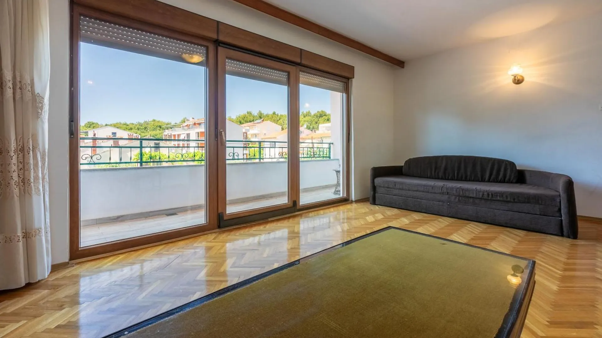 Apartments Mare Πούλα 0*,